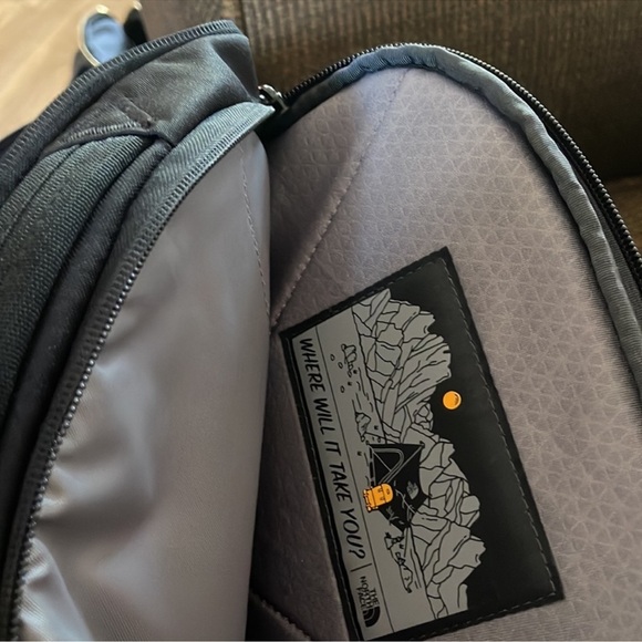 north face black backpack - Picture 4 of 4